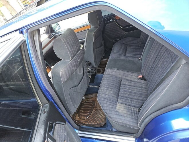 Mercedes E 250 1993, 241,000 km - 2.5 l - Bakı