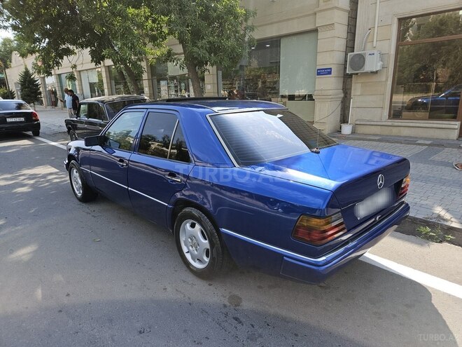 Mercedes E 250 1993, 241,000 km - 2.5 l - Bakı