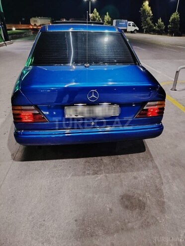Mercedes E 250 1993, 241,000 km - 2.5 l - Bakı
