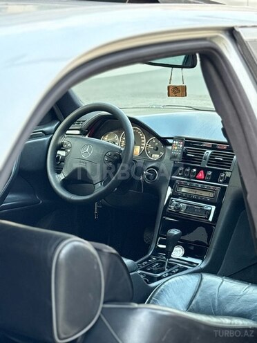 Mercedes E 320 2000, 680,000 km - 3.2 l - Bakı