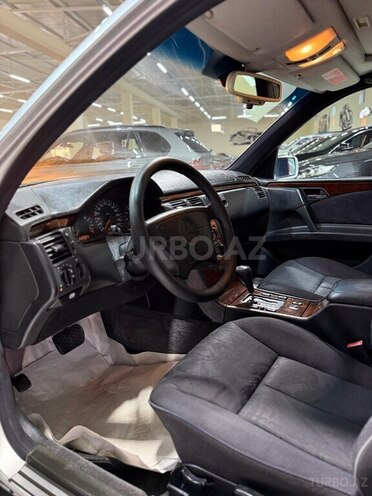 Mercedes E 230 1997, 255,666 km - 2.3 l - Sumqayıt