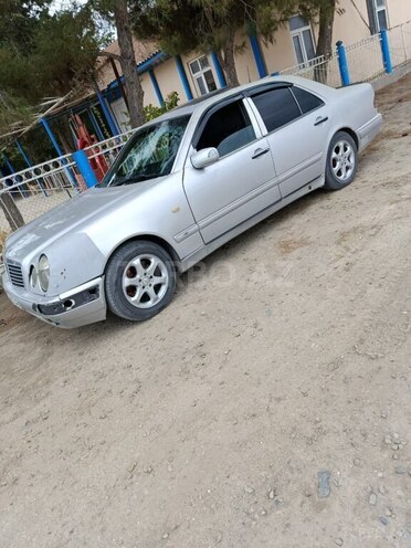 Mercedes E 300 d 1997, 555,555 km - 3.0 l - Salyan