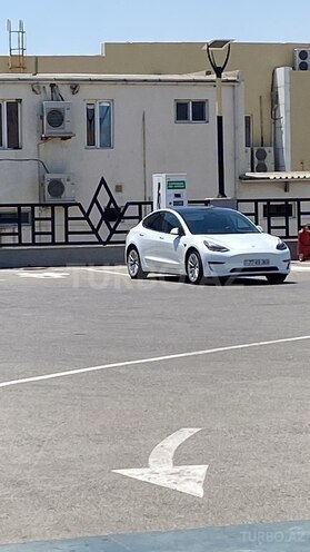 Tesla Model 3-13