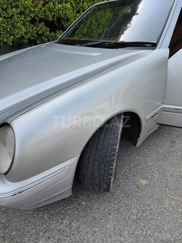 Mercedes E 270 1999, 238,328 km - 2.7 l - Bakı