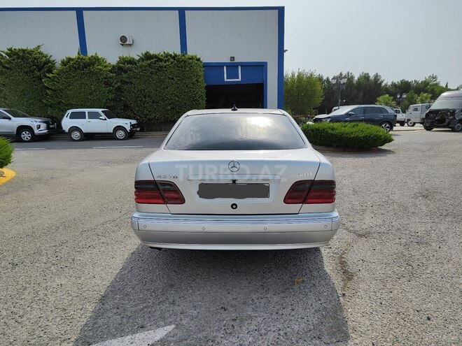 Mercedes E 270 1999, 238,328 km - 2.7 l - Bakı
