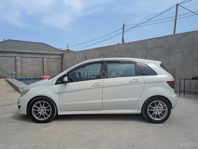Mercedes B 180 2011, 126,000 km - 1.7 л - Bakı