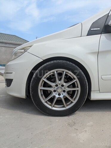 Mercedes B 180 2011, 126,000 km - 1.7 л - Bakı