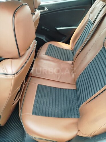 Hyundai Accent-6