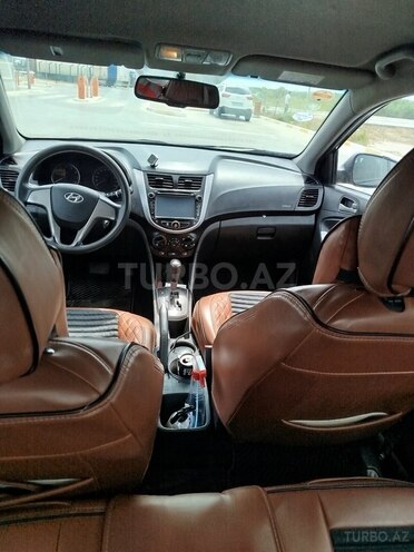 Hyundai Accent-4