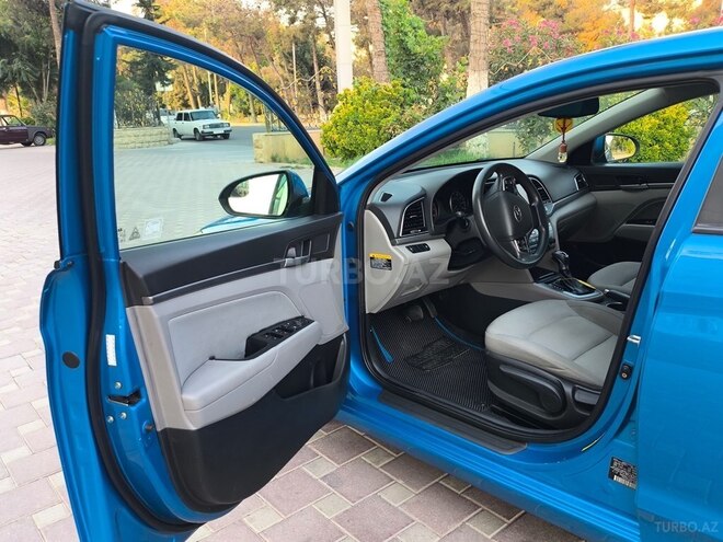 Hyundai Elantra 2017, 198,123 km - 2.0 л - Şirvan