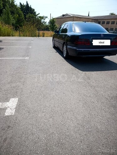 Mercedes E 220 d 2001, 320,000 km - 2.2 л - Masallı