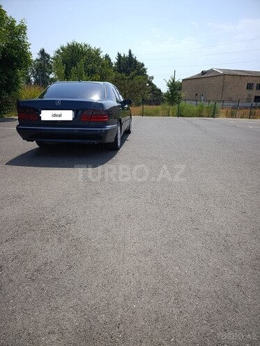 Mercedes E 220 d 2001, 320,000 km - 2.2 л - Masallı