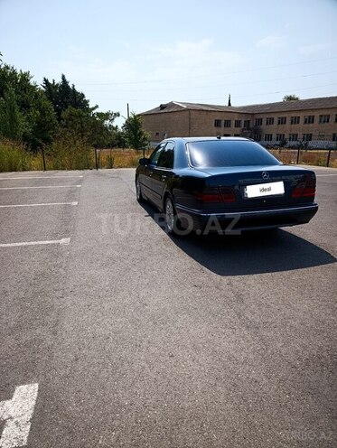 Mercedes E 220 d 2001, 320,000 km - 2.2 л - Masallı