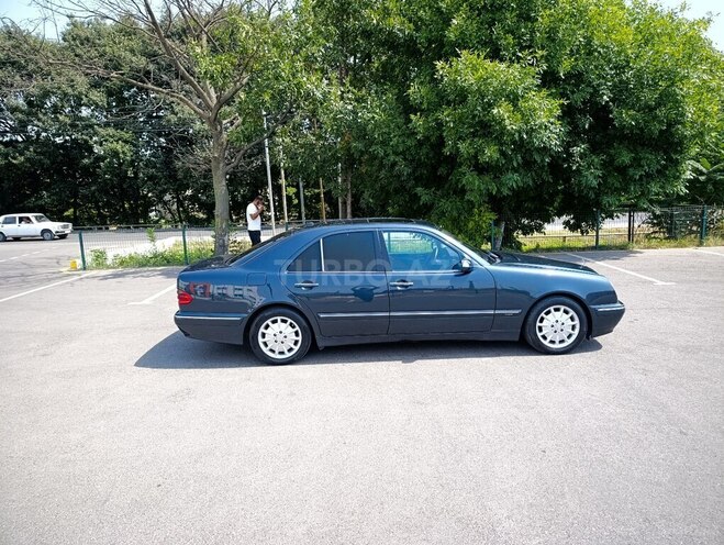 Mercedes E 220 d 2001, 320,000 km - 2.2 л - Masallı