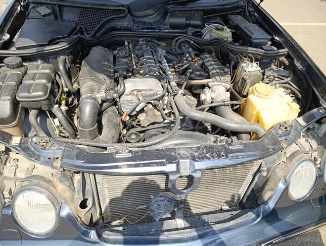 Mercedes E 220 d 2001, 320,000 km - 2.2 л - Masallı