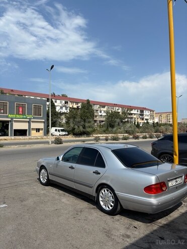 Mercedes E 240 1999, 427,000 km - 2.4 l - Sumqayıt