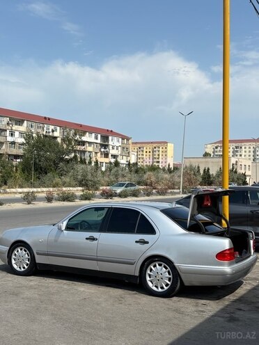 Mercedes E 240 1999, 427,000 km - 2.4 l - Sumqayıt