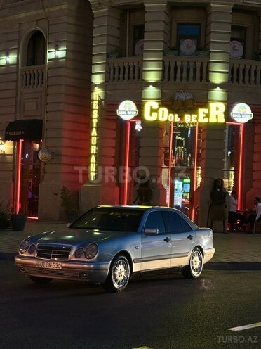 Mercedes E 240 1999, 427,000 km - 2.4 l - Sumqayıt
