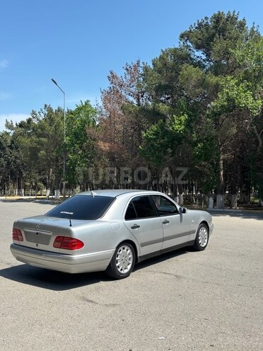 Mercedes E 240 1999, 427,000 km - 2.4 l - Sumqayıt