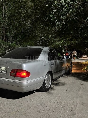 Mercedes E 240 1999, 427,000 km - 2.4 l - Sumqayıt