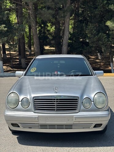 Mercedes E 240 1999, 427,000 km - 2.4 l - Sumqayıt