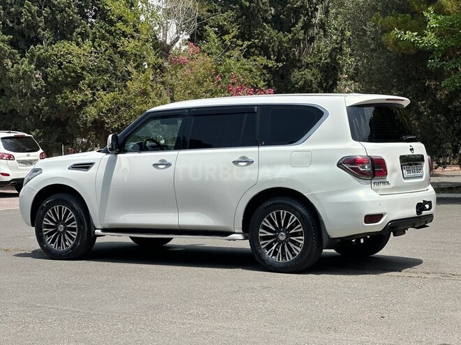 Nissan Patrol 2010, 257,000 km - 5.6 l - Sumqayıt