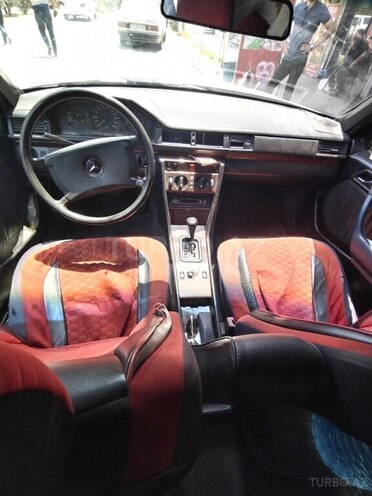 Mercedes E 220 1993, 350,000 km - 2.2 l - İmişli