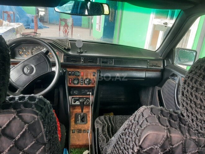 Mercedes E 200 1999, 315,000 km - 2.2 l - Cəlilabad