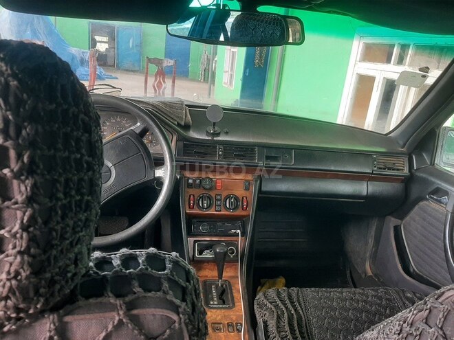 Mercedes E 200 1999, 315,000 km - 2.2 l - Cəlilabad