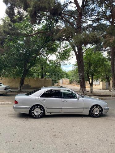 Mercedes E 270 1999, 260,000 km - 2.7 l - Sumqayıt