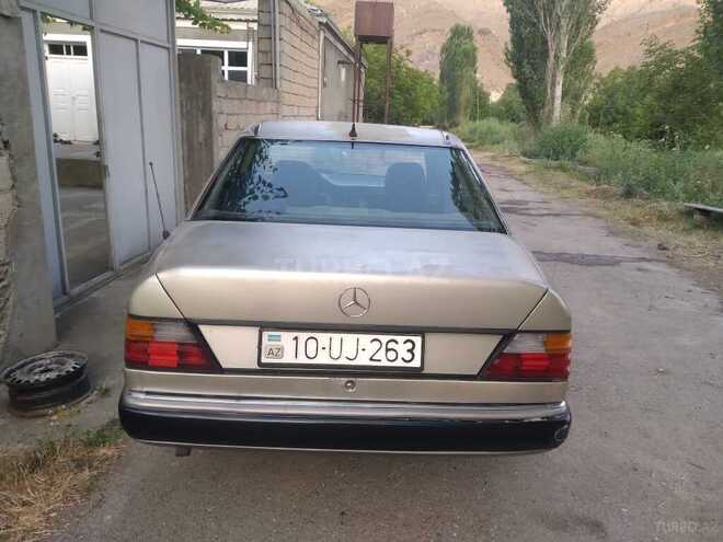 Mercedes E 180 1990, 450,000 km - 2.0 l - Naxçıvan