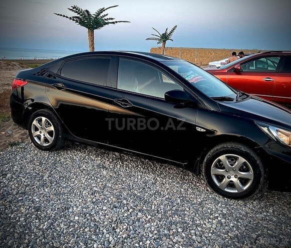 Hyundai Accent 2013, 300,000 km - 1.4 l - Bakı