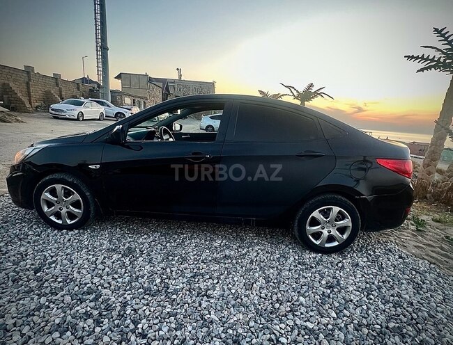 Hyundai Accent 2013, 300,000 km - 1.4 l - Bakı
