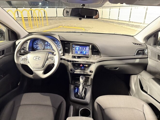 Hyundai Elantra 2018, 38,900 km - 2.0 l - Bakı