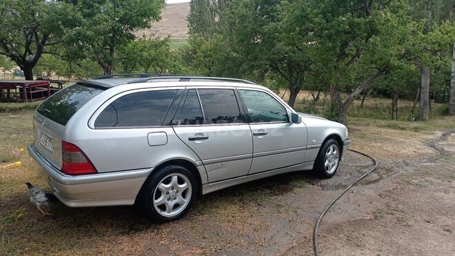 Mercedes C 240 1998, 330,000 km - 2.6 l - Lerik