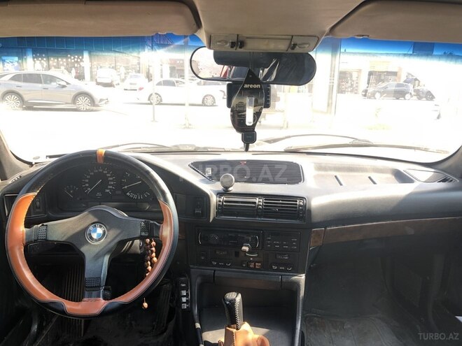 BMW 525 1988, 300,000 km - 2.5 l - Bakı