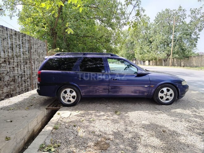 Opel Vectra 1997, 214,559 km - 1.8 л - Quba