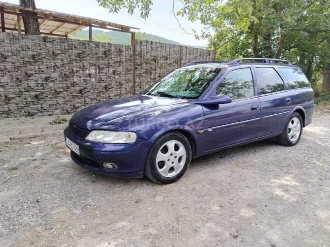 Opel Vectra 1997, 214,559 km - 1.8 л - Quba