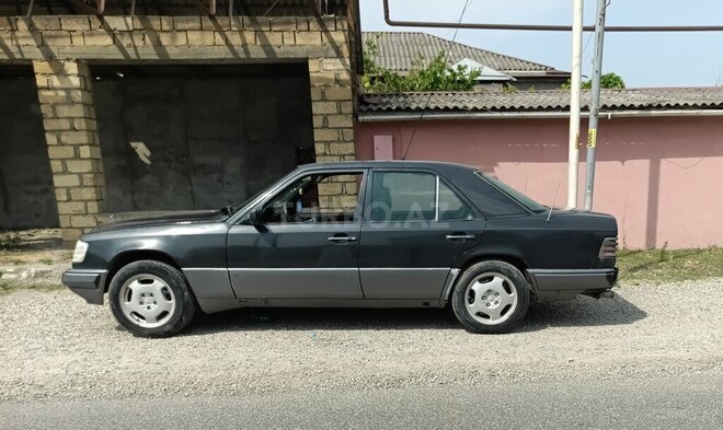 Mercedes E 250 1994, 255,559 km - 2.5 л - Quba