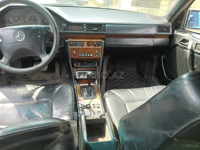 Mercedes E 250 1994, 255,559 km - 2.5 л - Quba