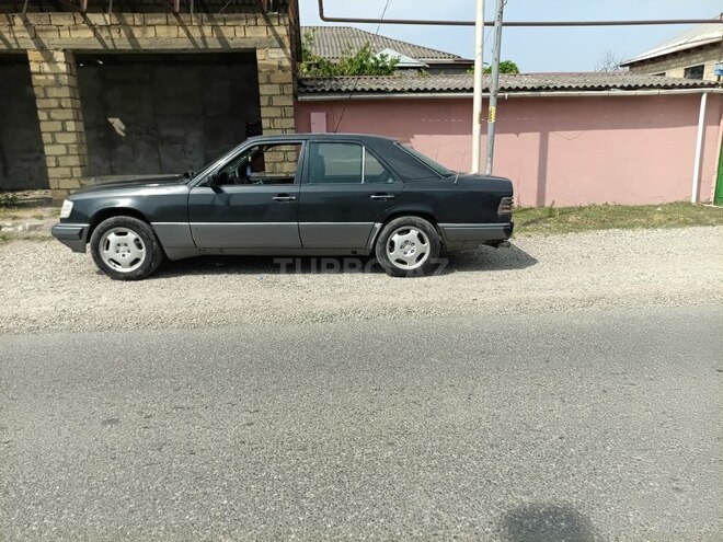 Mercedes E 250 1994, 255,559 km - 2.5 л - Quba