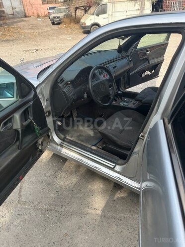 Mercedes E 320 1996, 300,000 km - 3.2 l - Bakı