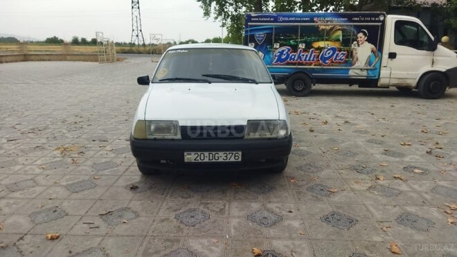 IJ 2126 Oda 2003, 147,542 km - 1.6 l - Qazax
