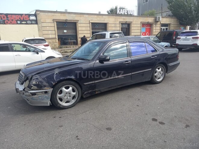 Mercedes E 270 1999, 321,741 km - 2.7 л - Bakı
