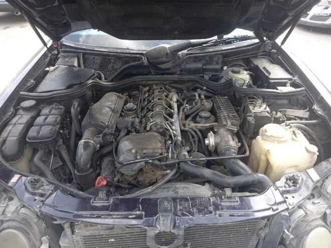 Mercedes E 270 1999, 321,741 km - 2.7 л - Bakı