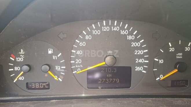Mercedes C 220 d 2000, 273,779 km - 2.2 l - Bakı
