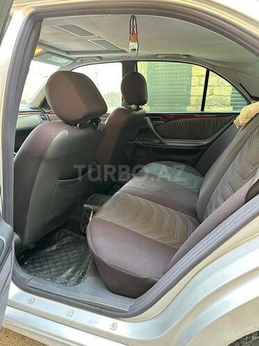 Mercedes E 280 2001, 345,000 km - 2.8 l - Bakı