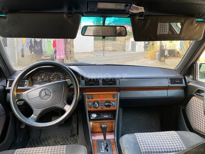 Mercedes E 220 1994, 350,000 km - 2.2 l - Bakı
