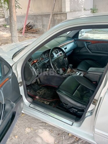 Mercedes E 280 1999, 685,360 km - 2.8 l - Bakı