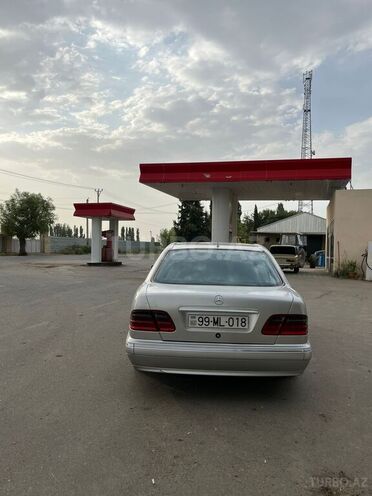 Mercedes E 270 2000, 200,000 km - 2.7 l - Ağcabədi